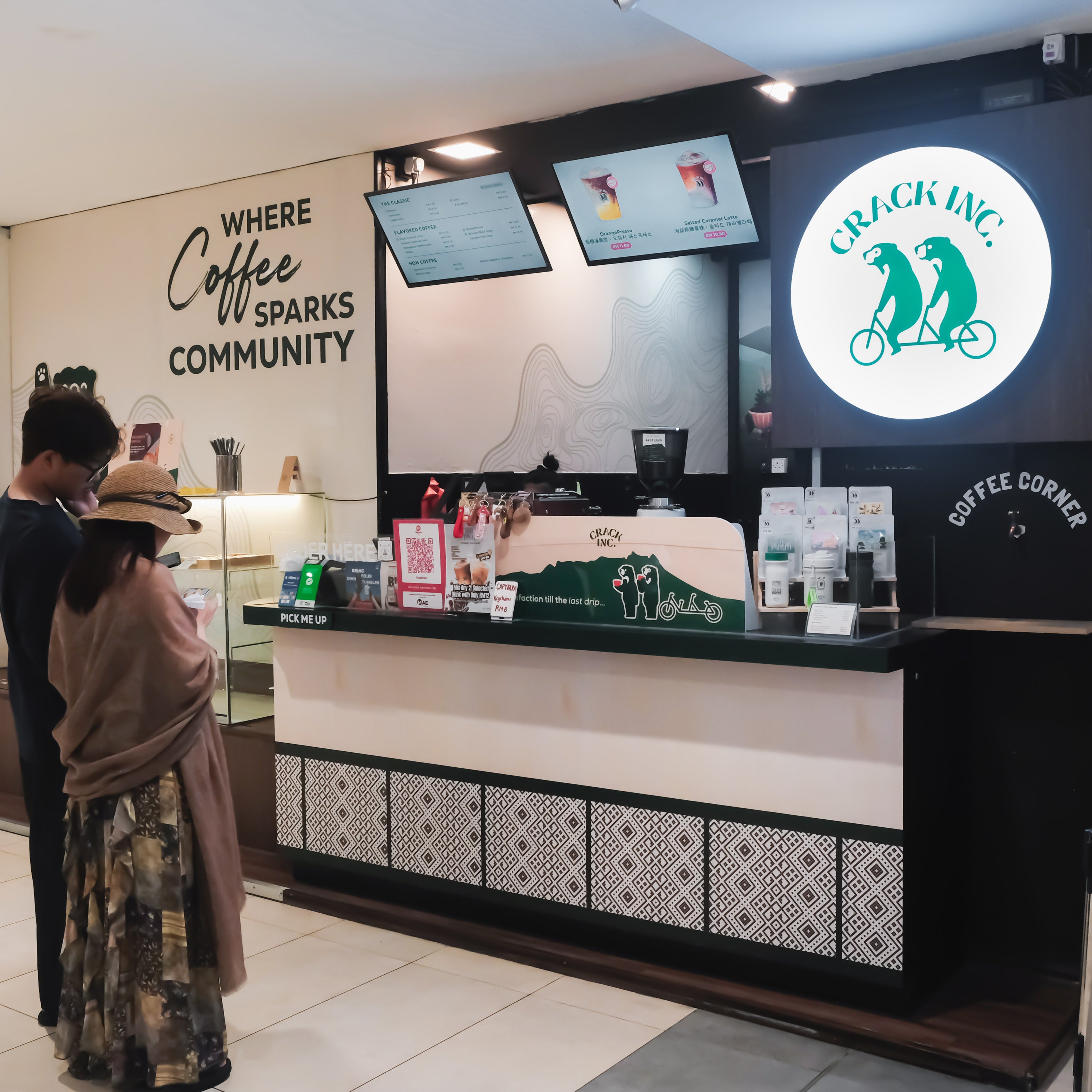 Crack Inc. Cafe Suria